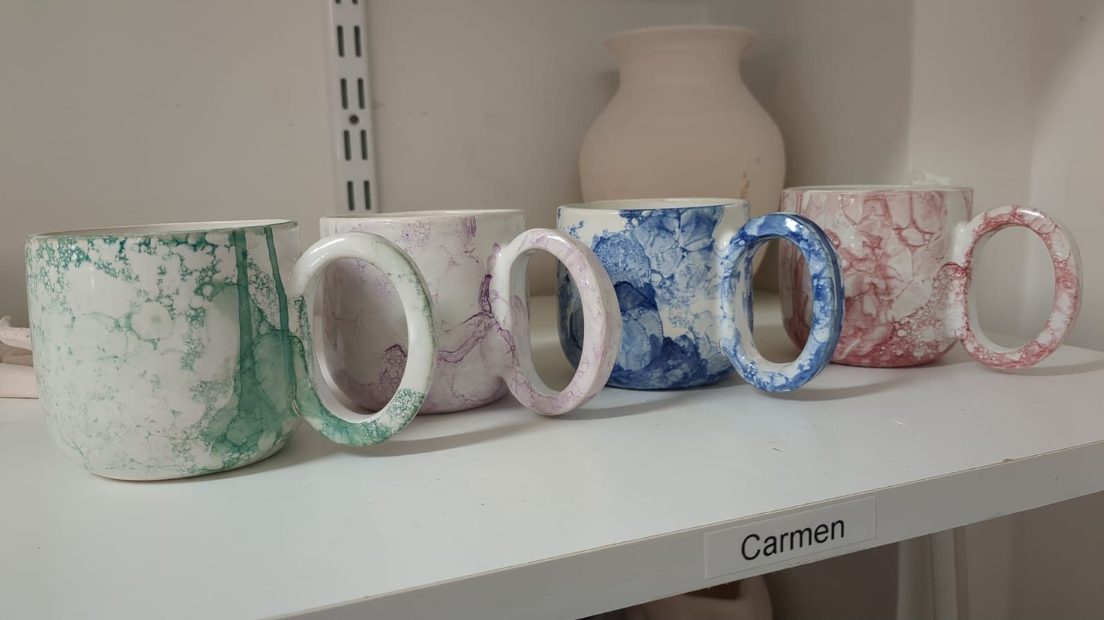 Tazas jaspeadas de colores